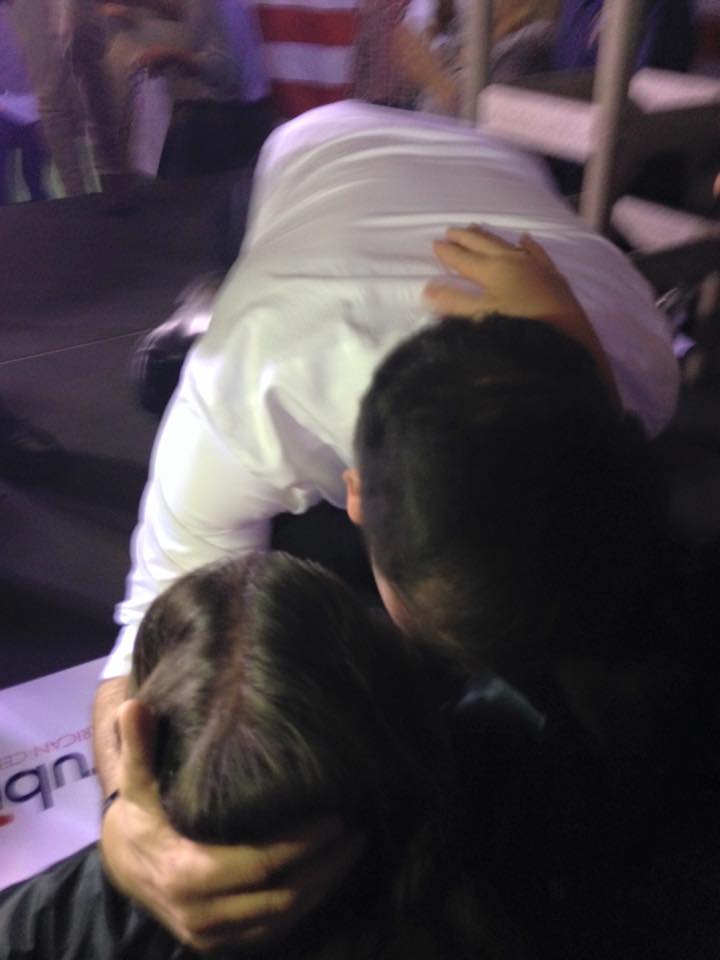 ResistItAllTX's tweet photo. Jamie Lewis: When the next President walks over to your mother, leans down on his knees &amp; thanks her for her service https://t.co/HtMTqmxk1t