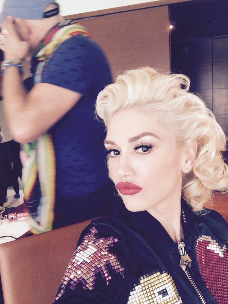 gwenstefani's tweet photo. Hi Japan I'm feeling better ❤️👍gx https://t.co/rAiXvBU9Ru