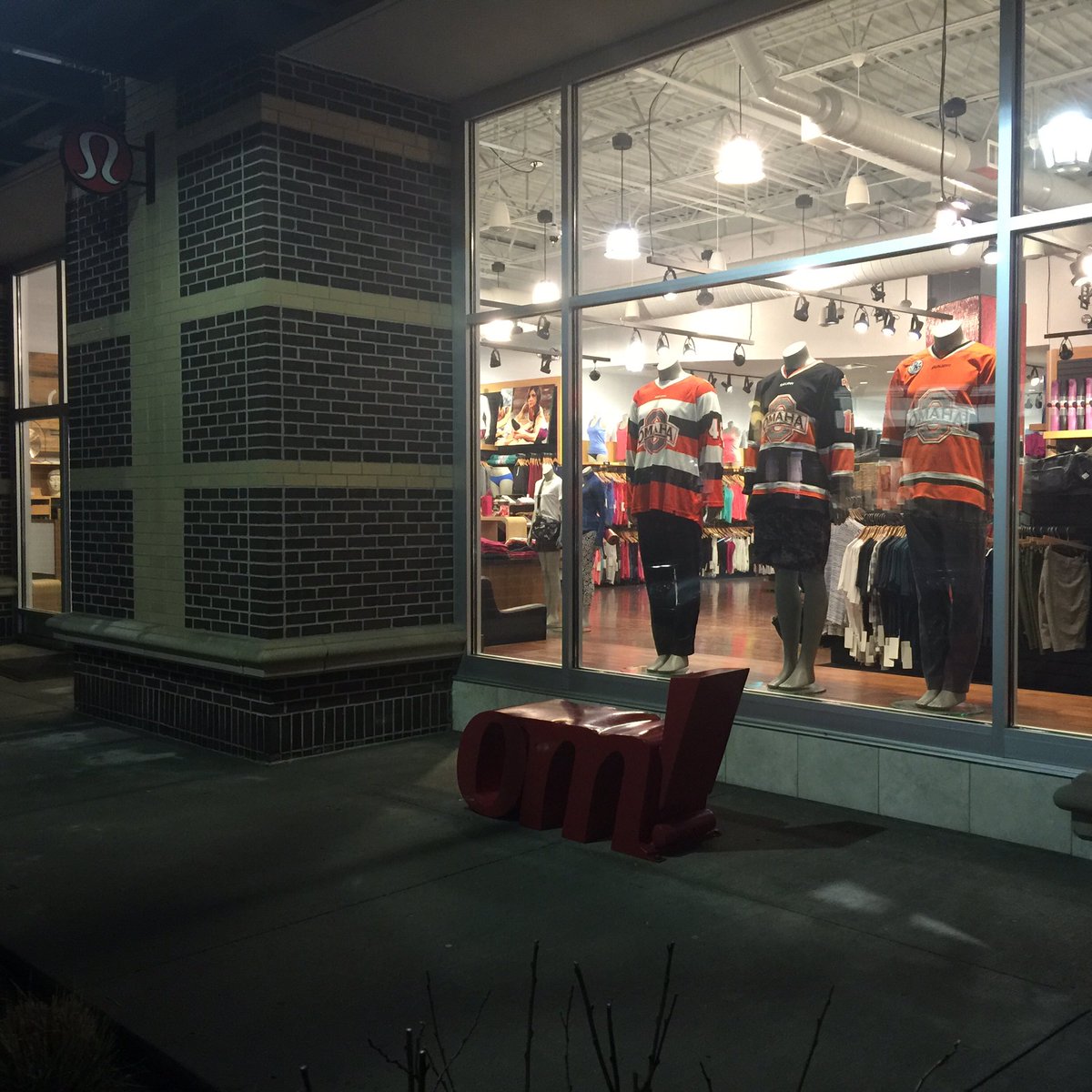 CDPlayoffs2016's tweet photo. Thank you so much @lululemon Omaha and all of those that shopped @lululemon today in support of @OmahaAAAHC 
#USAH https://t.co/yN50CDtbZ8
