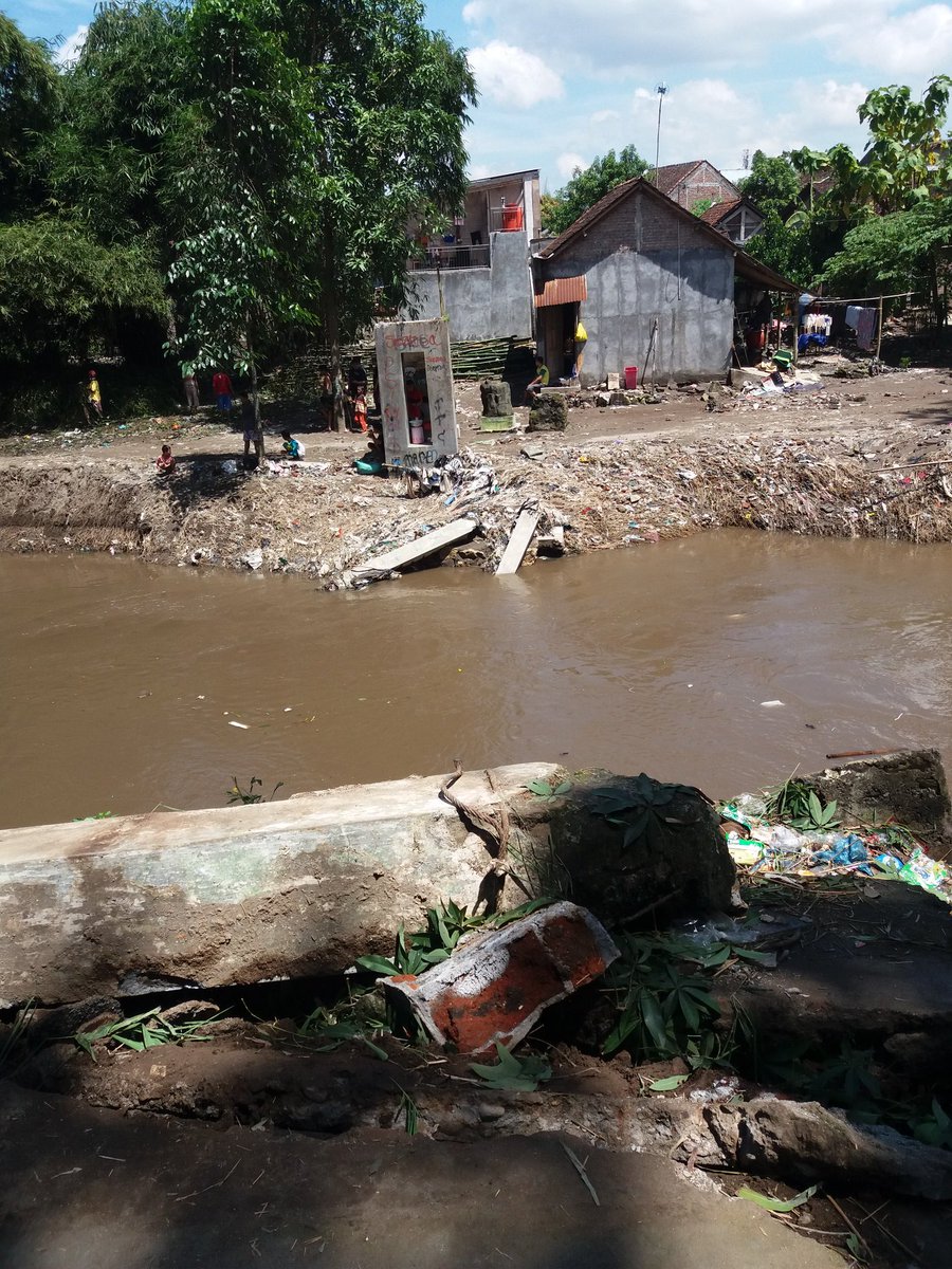 #jogja <a href="/anggitaprianto2/">Anggit Aprianto</a>: Kodisi jembatan winongo Bantul pagi hari