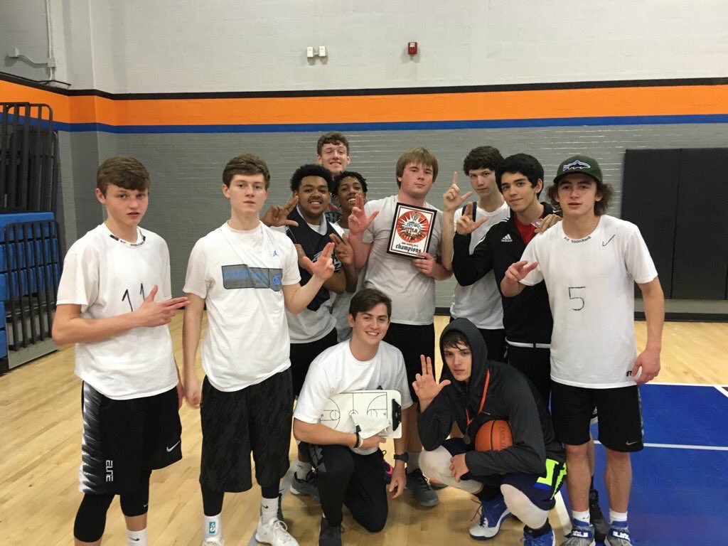 kingbingham14's tweet photo. Me Hoy Minoy! 4-0. #WhiteTeeGang #DoodleBobs https://t.co/u6iOBRRw4k