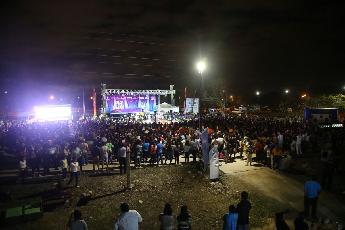PaseoVerde's tweet photo. Gracias a todos por esta incríble noche de música, baile y alegría #Playbacks2016 @UniAnahuacMayab @ComeyYucatan https://t.co/qWPya3ysJU
