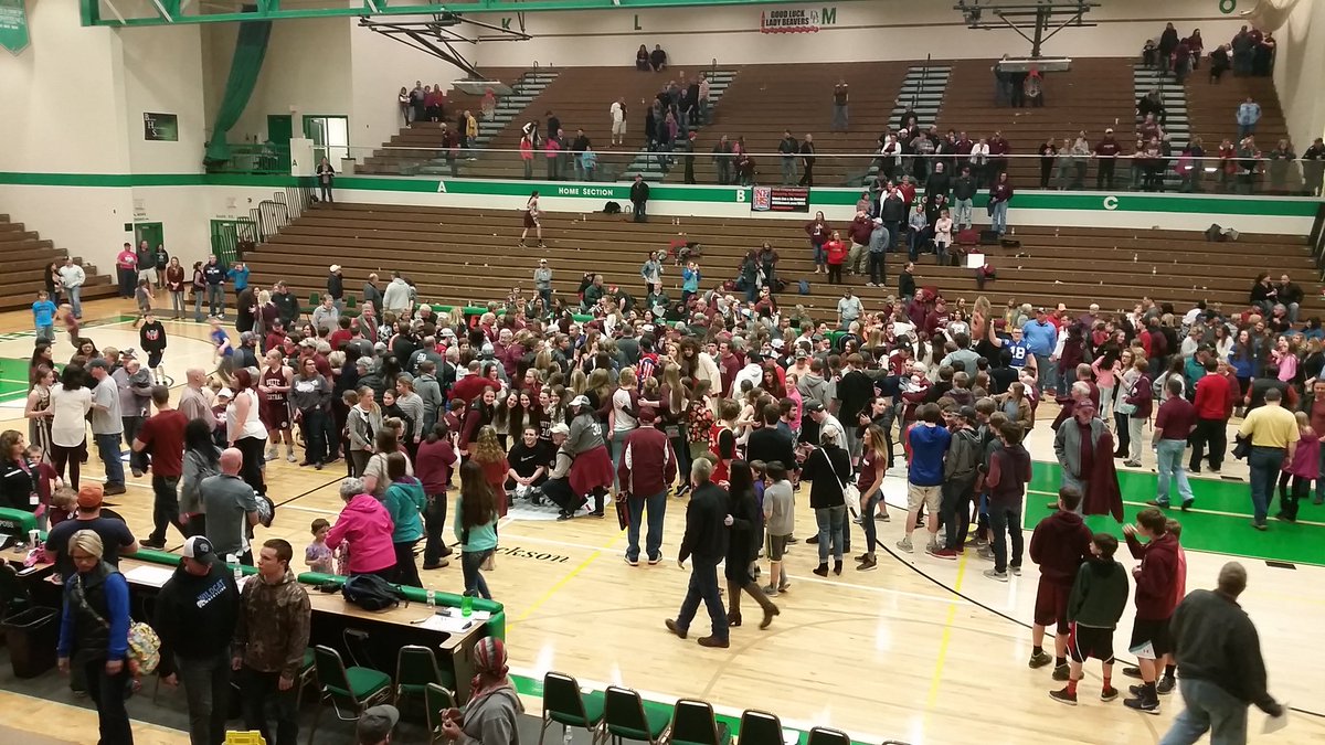 Dan_Chesnet's tweet image. Mad house on the floor right now as Central's fans celebrate.