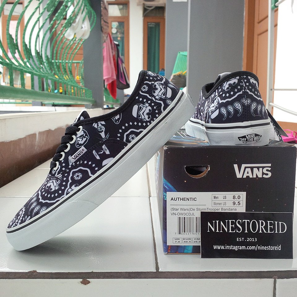 ninestoreid09's tweet photo. Vans StarWars edition (waffle DT)/size: 40-44 / harga: 330rb

Order > BBM: 2af7caff , LINE: ninestoreid09 https://t.co/7lZxGIIEBq
