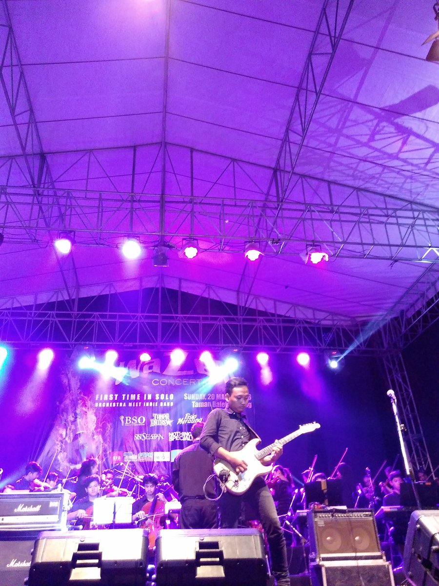On stage.. Sologitar <a href="/phepe_febri/">Febri Kurniawan</a> yg memainkan salah satu lagu dari <a href="/stevevai/">Steve Vai</a> di #WazemConcert