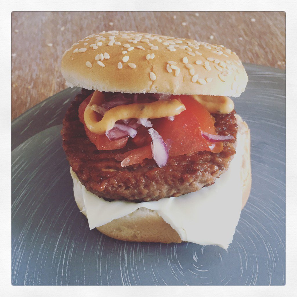 EmmanuelleFMK's tweet photo. 😇👌🏻🍔🍟 https://t.co/R8hLSwKUc0 https://t.co/nNKOYynPM5