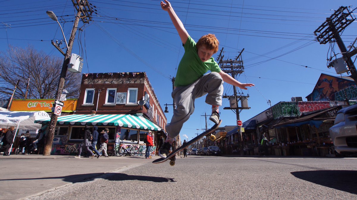 LongboardLiving's tweet photo. "Hey Ma! I'm going skating in Kenzi" #skateboarding #kensington #kensingtonmarket #AugustaAndBaldwin https://t.co/8p0TboQC7d