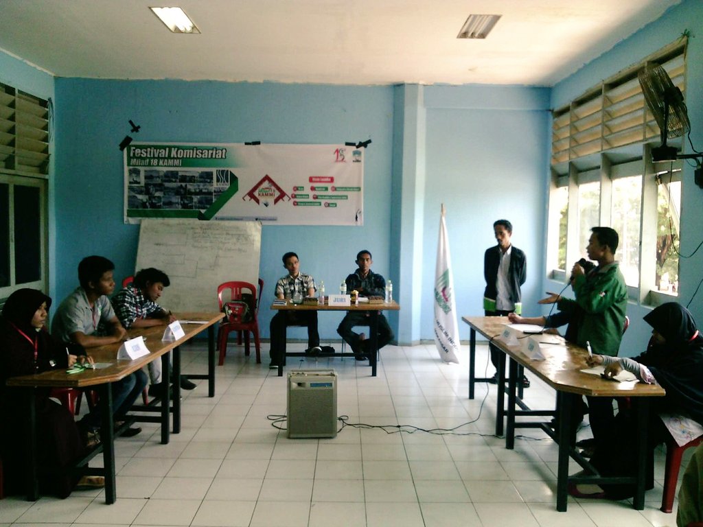 KAMMI_Makassar's tweet photo. Lomba debat ilmiah antar komsat se-Mks (19/3) dlm rangka milad #kamm18ergerak #Latepost @KAMMIPusat @infokammi https://t.co/MH9jfJApcr