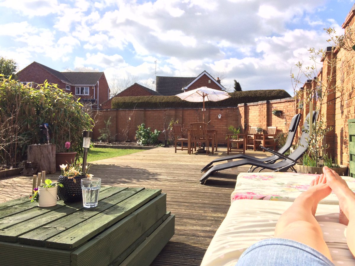 clarkeH1976's tweet image. #sunshine #firstdayofspring #imbackoutside ☀️☀️