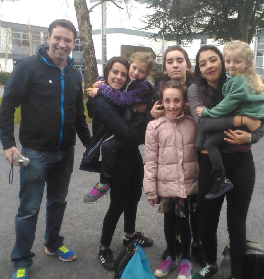 MMCCBCN's tweet photo. Bye bye Ennis!! Nice to meet you! #3r4tESO #byebye2 https://t.co/6LaTYNIuKQ