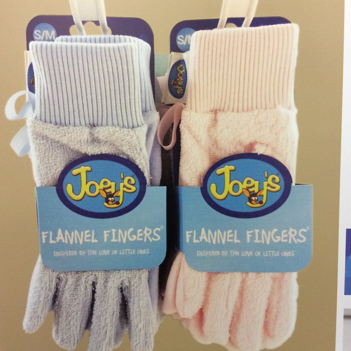 Omnioworld's tweet photo. These gloves are a neat idea for #bathtime #babies #Harrogate #nurseryfair - Joey's Innovations HP125 https://t.co/OR96BBIHuS