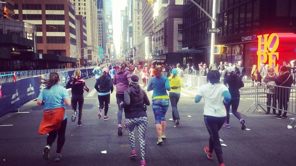 siobahn76's tweet photo. Running through Midtown #unitednychalf #damnitscold #hope https://t.co/n7RFuUaeRW https://t.co/eP5vhRmAui