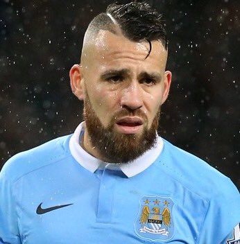 TheHeadtoHead's tweet photo. 🇦🇷
RT for Otamendi
LIKE for Rojo

#MCIMUN https://t.co/f8LlpxdaqT