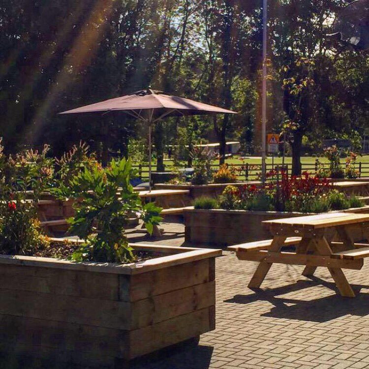 SawyersMagor's tweet photo. Spring has Sprung. Out on the bike ? Walking the dog ? We're Open 10am -10pm #FamilyTime #LoveSawyers♥️ 🍔🍺🍕🌺 https://t.co/DN3WC0AX24