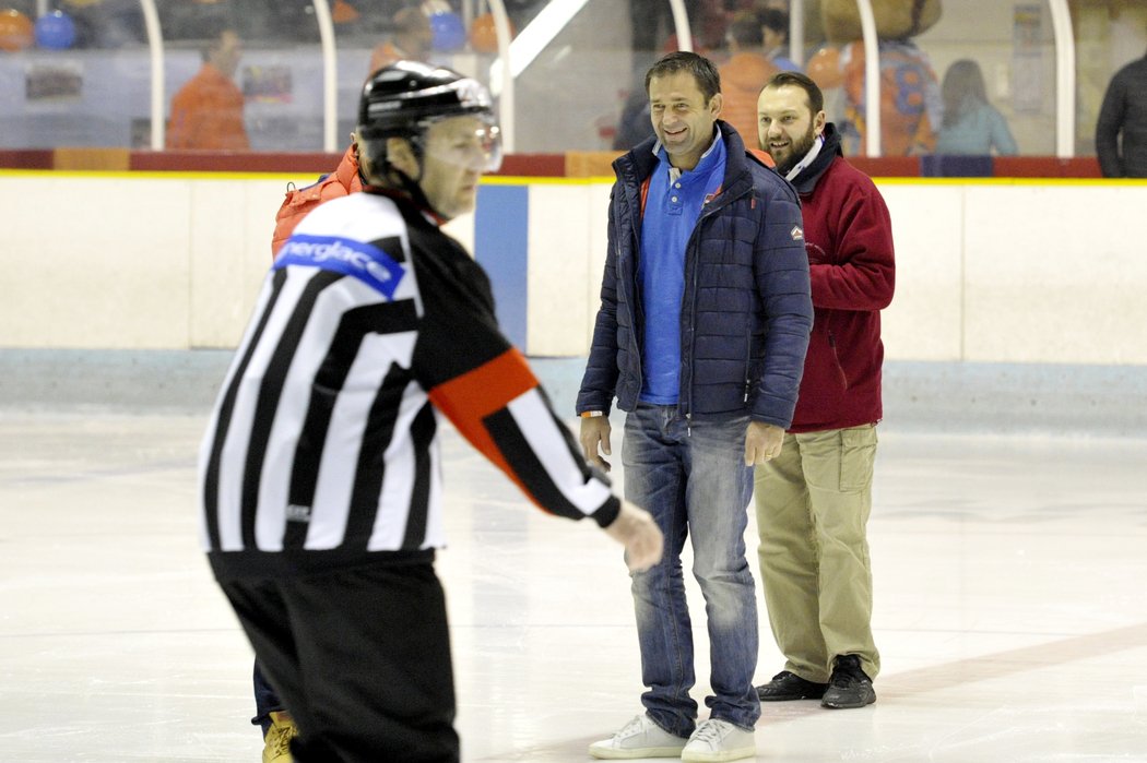 Hockey : un supporter de choix pour les Sangliers Arvernes ! #hockey #ASM
sports-auvergne.fr/autres/2016/03…