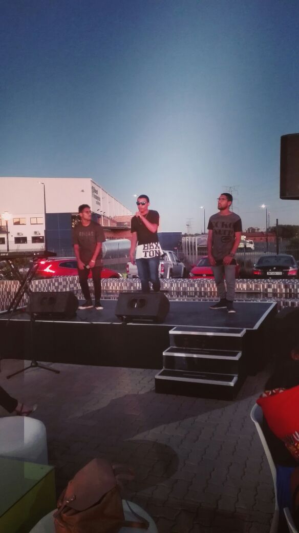 JLJ_5thside's tweet photo. When we do what we love best! #jljmusic #5thside #WAGEMUSIC #FAF #itsonlythebeggining https://t.co/DTe2GTO0Dt