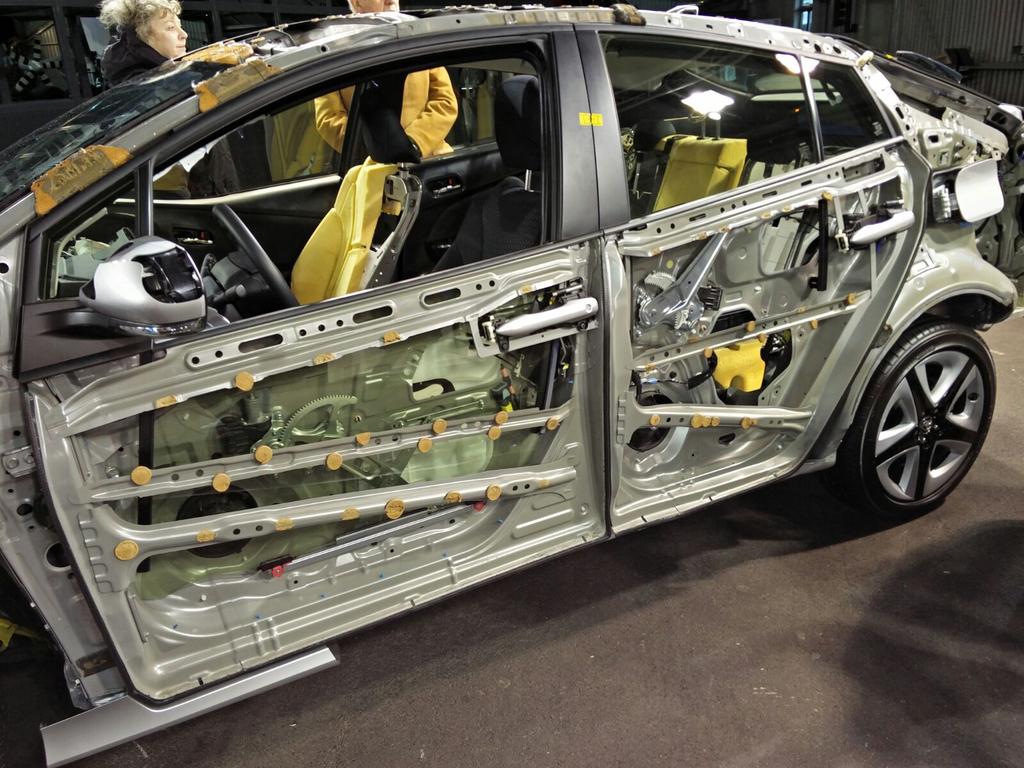 HybridLife_org's tweet photo. #toyota #prius4 en petite tenue au #priusday ! @PresseToyotaFr https://t.co/KbEnJL1XDV