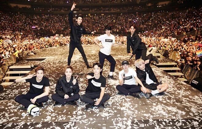 mdzlhcy_'s tweet photo. จะว่าไปก็ผูกพันกับคอน #EXOluXion นะ อยู่กันมาทั้งปี พอจะจบก็คิดถึง ขอบคุณที่ทำงานหนัก เดินไปด้วยกันเรื่อยๆนะ รัก 💕 https://t.co/58HYd24K5R