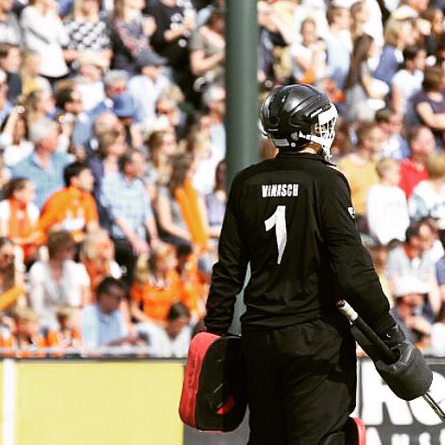 vincvanasch21's tweet photo. OZ-Amsterdam 2.45pm Live on NOS🏑🎥🔥 #Spektakel💥 #TimeToShine ☀️ #OZfamily 🔶◾️ #OZmachine #Determination 👊🏼 https://t.co/Tb0zNJfF9d