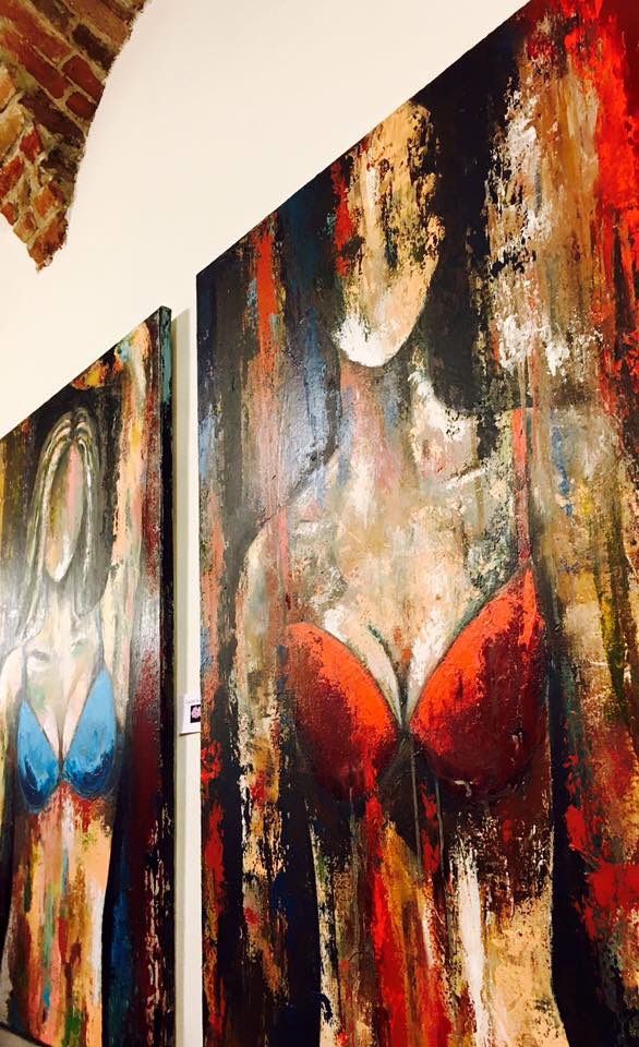 carolinevdweide's tweet photo. 'Pas Bleu' and 'Elle III' on their own 'Giro d'Italia' 😉. First Rome, now Bergamo. #LOGallery #groupexposition #XC https://t.co/RkqkFzAlQS