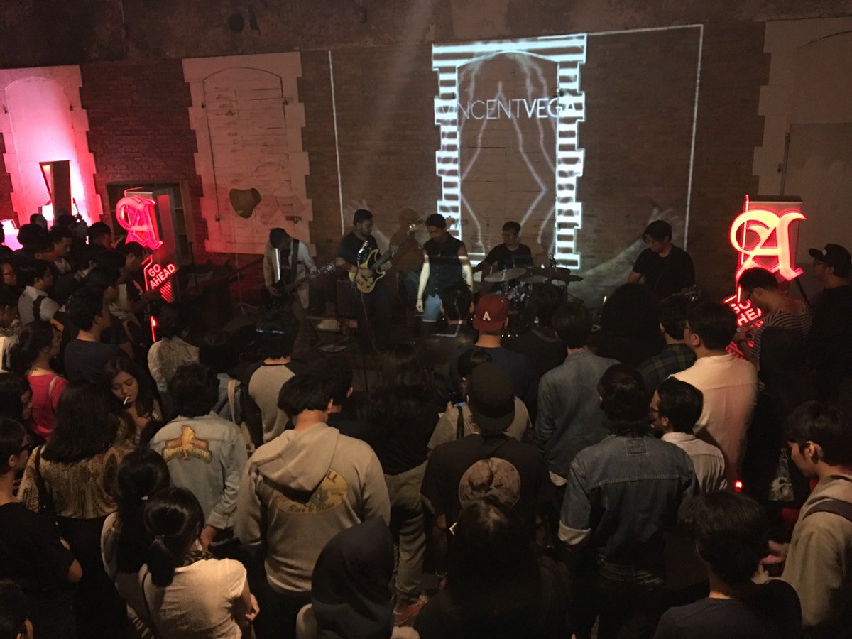 Foto semalam. Terima kasih <a href="/bisiktetangga_/">Bisik-Bisik Tetangga</a> <a href="/hollynobody/">Hollywood Nobody</a> <a href="/pijarmusic/">Pijar</a> <a href="/Zagglegriff/">Zaggle Griff</a> <a href="/NEAT_audio/">NEAT</a> @samarottunga