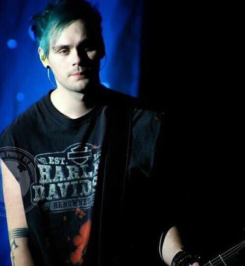 5SOSLocate's tweet image. .@hoodiepalcal will this suffice? 

#BestFanArmy #5SOSFAM #iHeartAwards