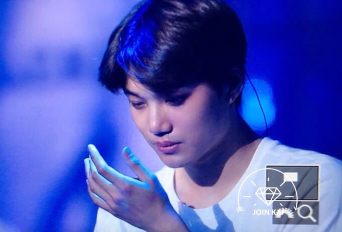 JoinKai0114's tweet photo. 160320 #종인 #kai #카이 울지마ㅠㅠㅠㅠ https://t.co/qCTGSPHNMT
