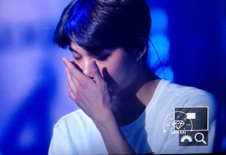 JoinKai0114's tweet photo. 160320 #종인 #kai #카이 울지마ㅠㅠㅠㅠ https://t.co/qCTGSPHNMT