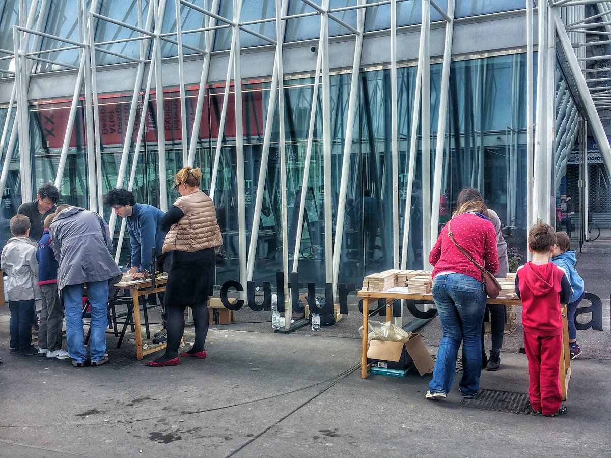 realizzazione di casette per uccelli e pipistrelli
maremilano.org #mareculturaleurbano 
#Stramilano