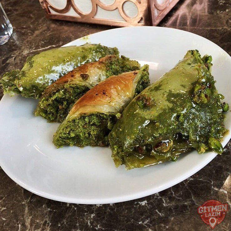 gitmenlazim's tweet photo. Unutulmayan Tatlarda Bu Hafta 🔝 🚗 Yaprak Şöbiyet 😋🍴 'Koçak - Gaziantep'e #gitmenlazim 👣 https://t.co/Yg1Ojx7EHJ