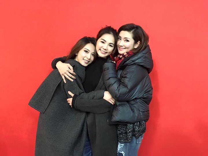 mbbl24's tweet photo. ภาพเซ็ตคุณมิกะถ่ายไว้ตั้งแต่เดือนที่แล้วนี่เอง ทีมงานชาวญี่ปุ่นโพสต์รูปพร้อมบอก 'หวังว่าจะได้ร่วมงานกันอีก' #SHE80th https://t.co/lsNIIT51pg