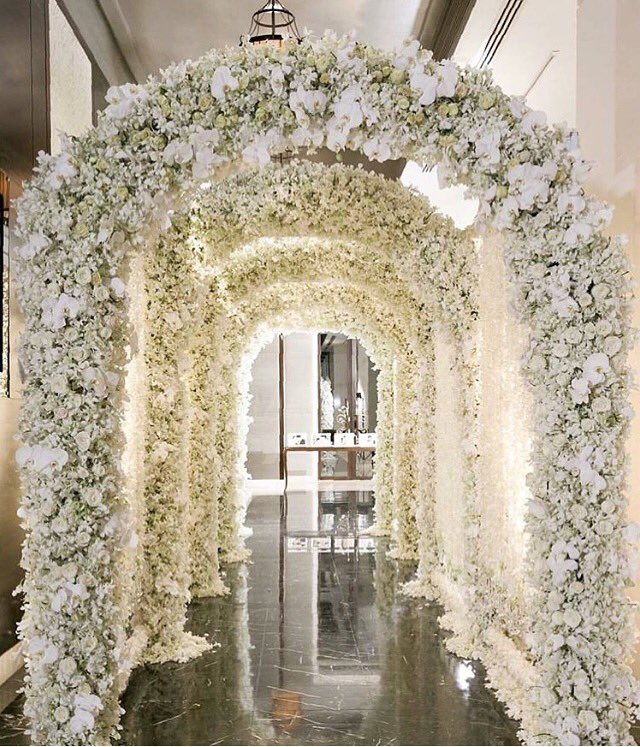 Floral heaven ❤️ a #weddingalter like NO OTHER!