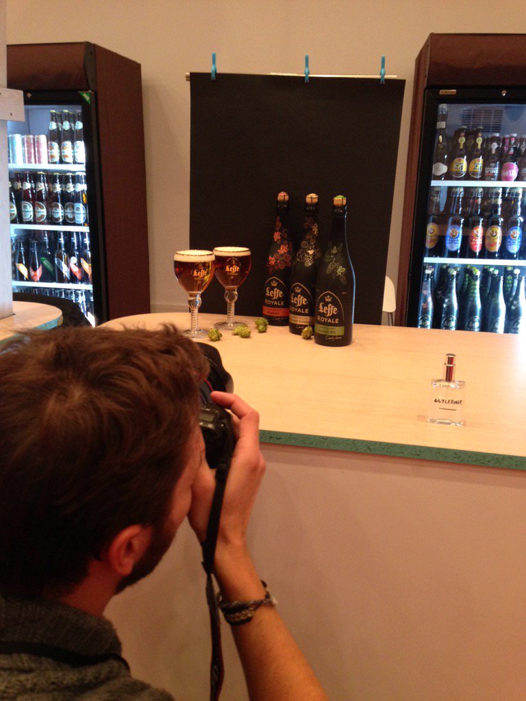 Dams_Bawat's tweet photo. Séance photos pour les mannequins de la gamme @Leffe Royale à #PLANETEBIERE2016 :) https://t.co/V6nfJlVXiW