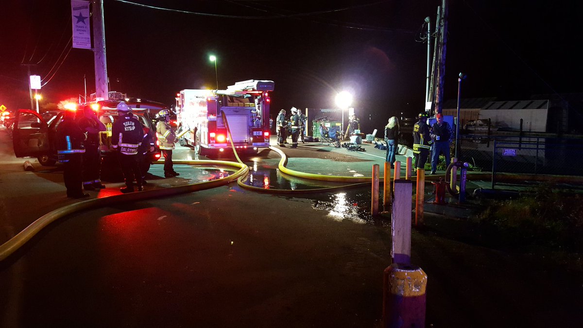 Photog_Jim_KOMO's tweet photo. S. Kitsap FD is working a marina fire at the Port Orchard Yacht Club. Waiting on damage info. Fire seems to be out. https://t.co/LZT4Vh77Cp