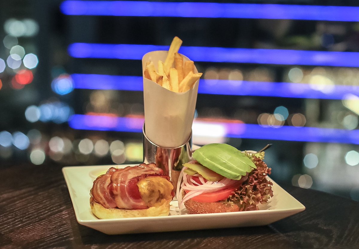 SidewalkHustle's tweet photo. The star of #MOTIFTokyo, the Wagyu beef burger with melted cheddar, avocado & bacon.
#FSTaste
#FSExperience https://t.co/ZCHZINO5WF