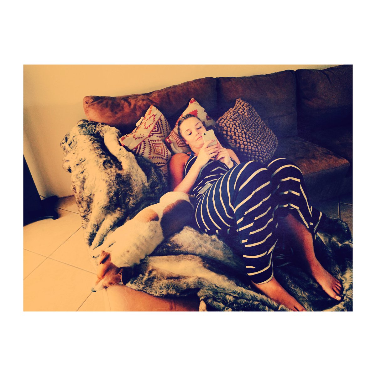 jodydasilva's tweet photo. Long weekend accomplishments #relaxed #chill #recovery #sleep #fauxfur #holidays #lovethiswoman https://t.co/tCBqnJsSTD