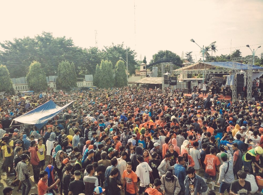 MomononFamz's tweet photo. Selamat ulang tahun momononfamz brebes..moga panjang umur, sehat dan bisa ktm lg d bulan tau thn selanjutnya #tooss https://t.co/f3br9xSBkA