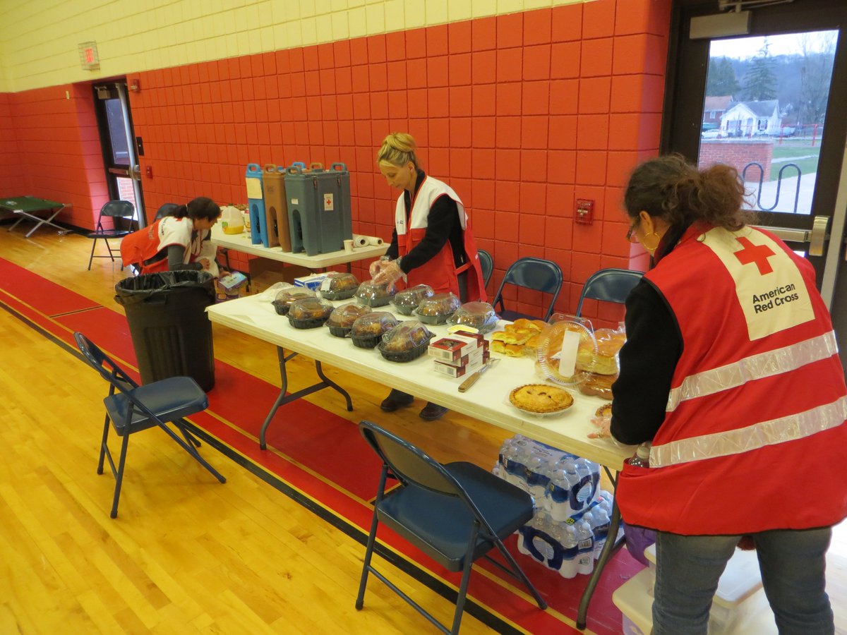 RedCrossGPA's tweet photo. @RedCrossWPA opened a shelter at Aliquippa Elementary School yesterday for 23 residents of Eleanor Roosevelt Apts https://t.co/T0C3R1L79D
