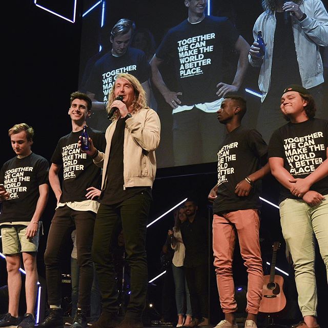 HillsongSAfrica's tweet photo. Boys/guys/men - don't forget to register to volunteer at Colour! It will mean the world to any lady. #RealMenServe https://t.co/zk2ndDq0Am
