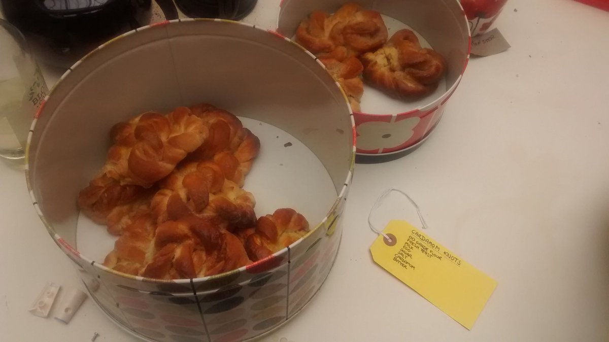 kairotic's tweet photo. For afters.. Cardamom knots https://t.co/XVxj6iUG7k