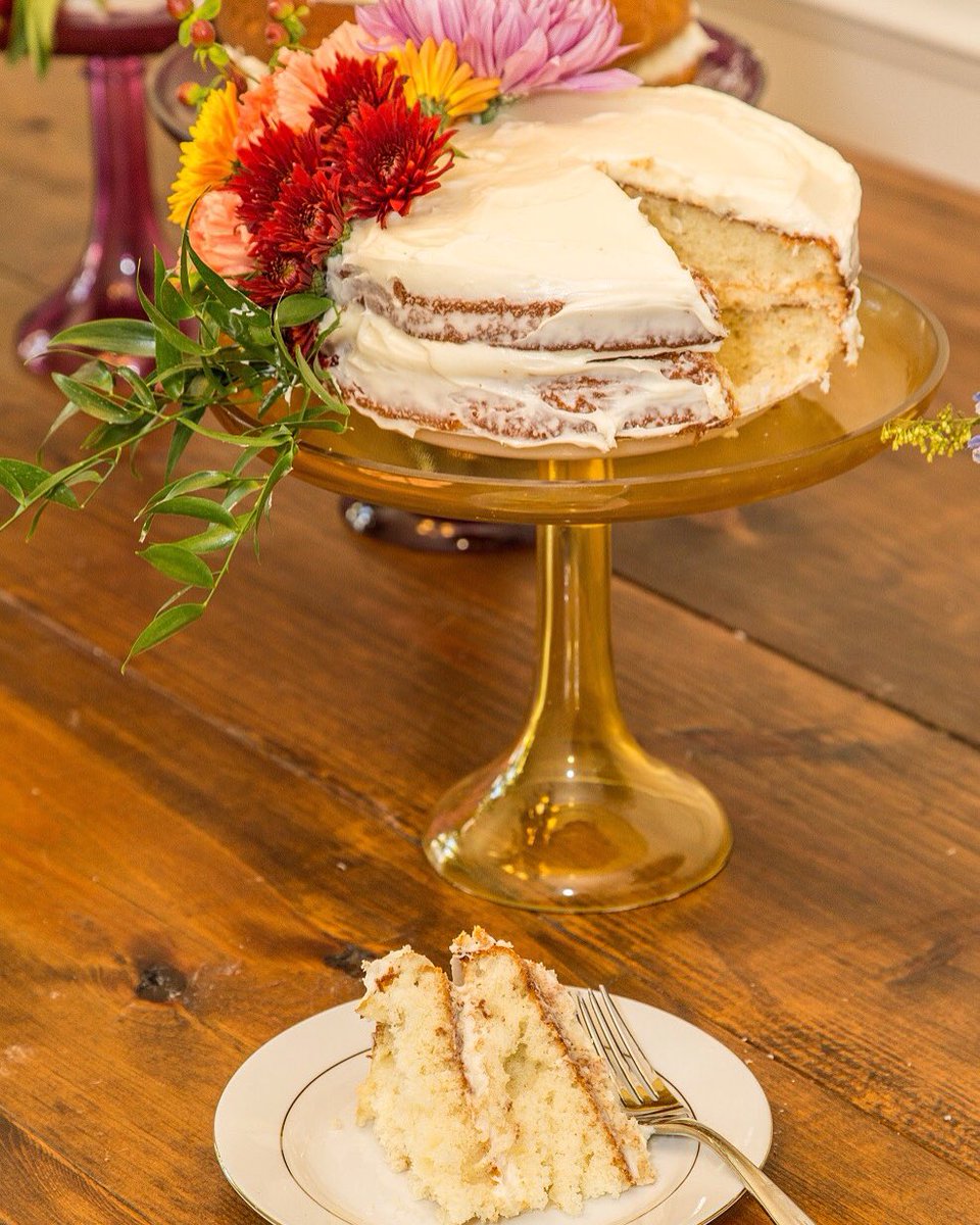 Sunday Cake: Company Coming Coconut Cake with Butter Cream Cheese Icing. #sundaycake #vintage  #vintagecakestand