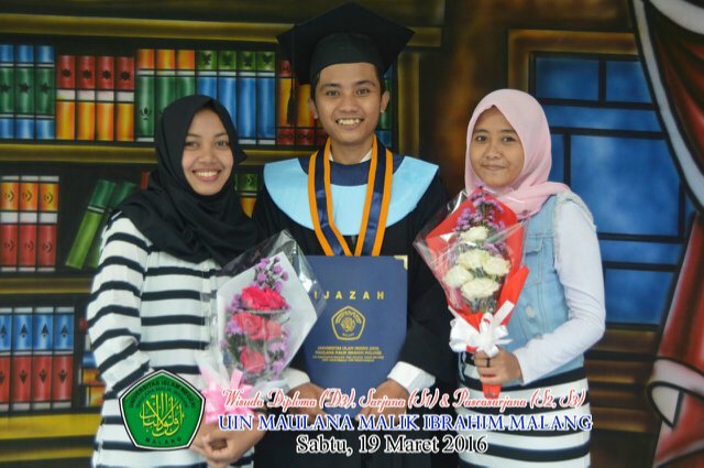 ApryeniDp's tweet photo. Happy gruadiation abang terkece sedunia hoho https://t.co/OJDIXlKRB7