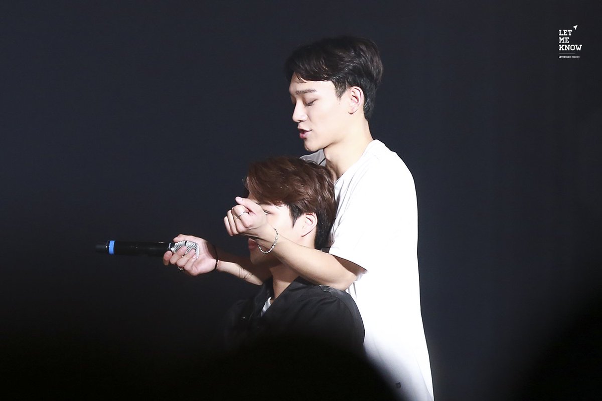 mdzlhcy_'s tweet photo. ถึงจงอินจะเจ็บขา ไม่ค่อยได้เดินเท่าไหร่ แต่พี่ๆก็คอยมาอยู่กะน้องตลอดเลยอ่ะ น่ารักกก ทุกคนเป็นห่วงหมีนะ 💕💕 https://t.co/jittzCAbKl