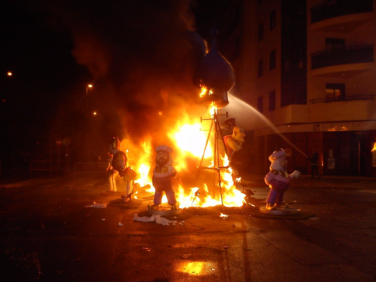 Noche bonita la de ayer! Acabaron las fallas en Burriana, hasta el año que viene!!!!