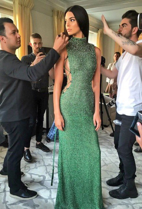 RealBadBrunette's tweet photo. Kendall Jenner 🍃 https://t.co/pBLZtgDczt