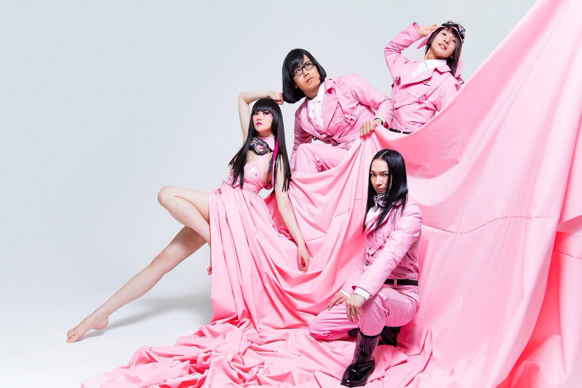 浜崎容子が脚という、もう一つの武器を最大限に使った写真集