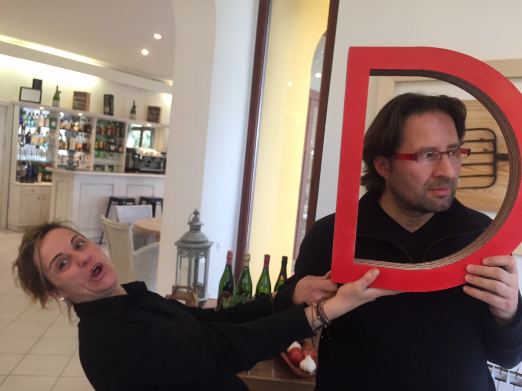 Llopart1887's tweet photo. Microcosmos #llopart a la taverna musical del Festival #Decanta #rose #cava #sparklingwine @p_golferichs #undiaunvi https://t.co/yYbcT6ljsc