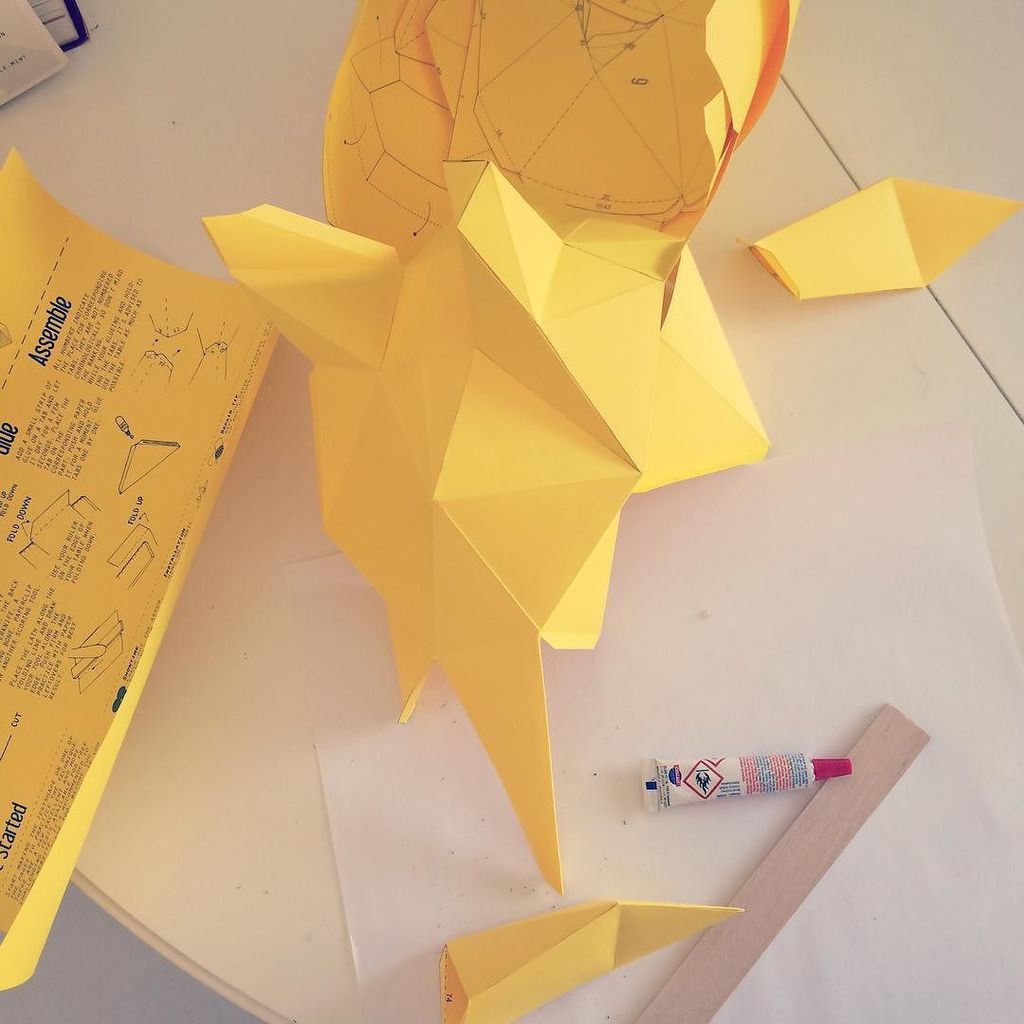 CollageArchive's tweet photo. Work in progress. #assembli #weekend #madecoamoi #deco #trophy #trophee #origami #origamiart #paper #paperdesign #p… https://t.co/Ny73oscbvI