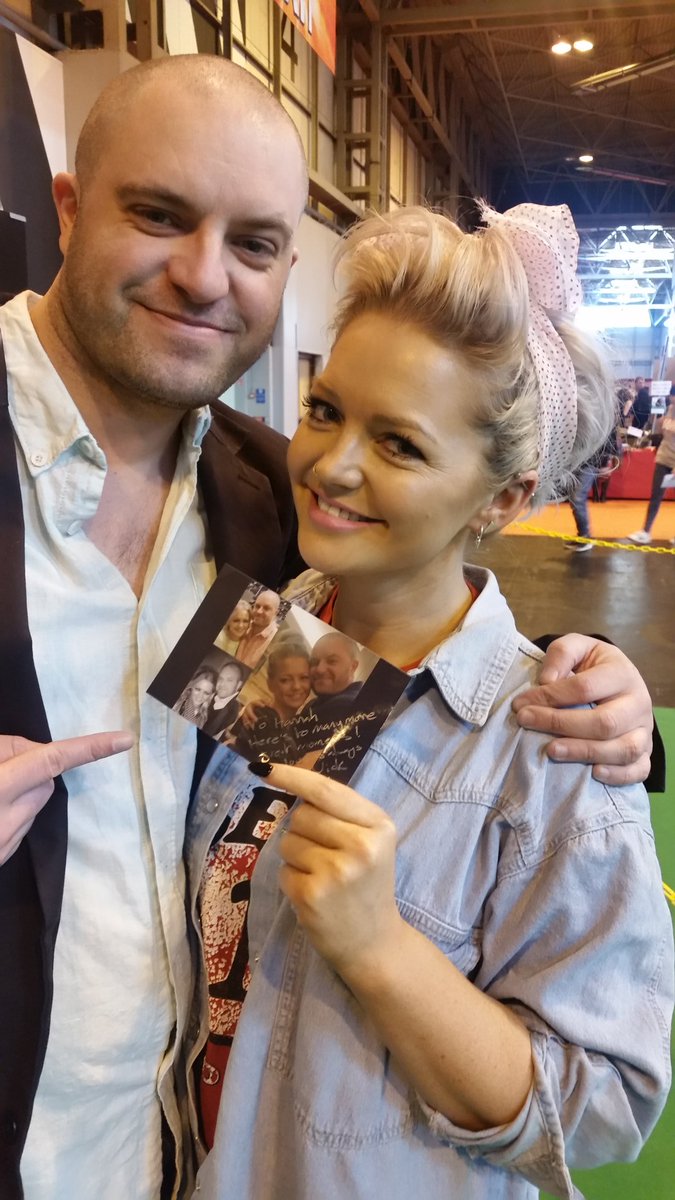 NickFishpool's tweet image. 'Big' moment for @hannahspearritt as she gets a signed photo from @NickF75 at @MCMComicCon 😄