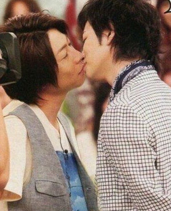 みるきてぃにの えっまって 相葉雅紀と松本潤が キス ねぇ 異色でこんなことしたら 嵐ファン死ぬよ まって やばい Rt T Co 0cstan0ds2